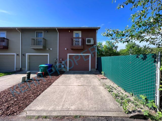 Building Photo - 1 Bd / 1.5 Bth - Skylight - Gas Fireplace ...