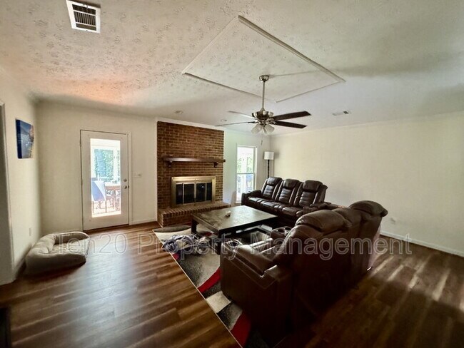 Building Photo - 4 S Whisper Ct