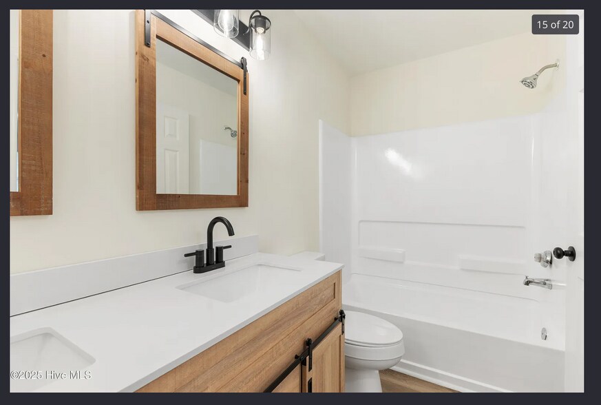 Building Photo - Room in House on Country Ln