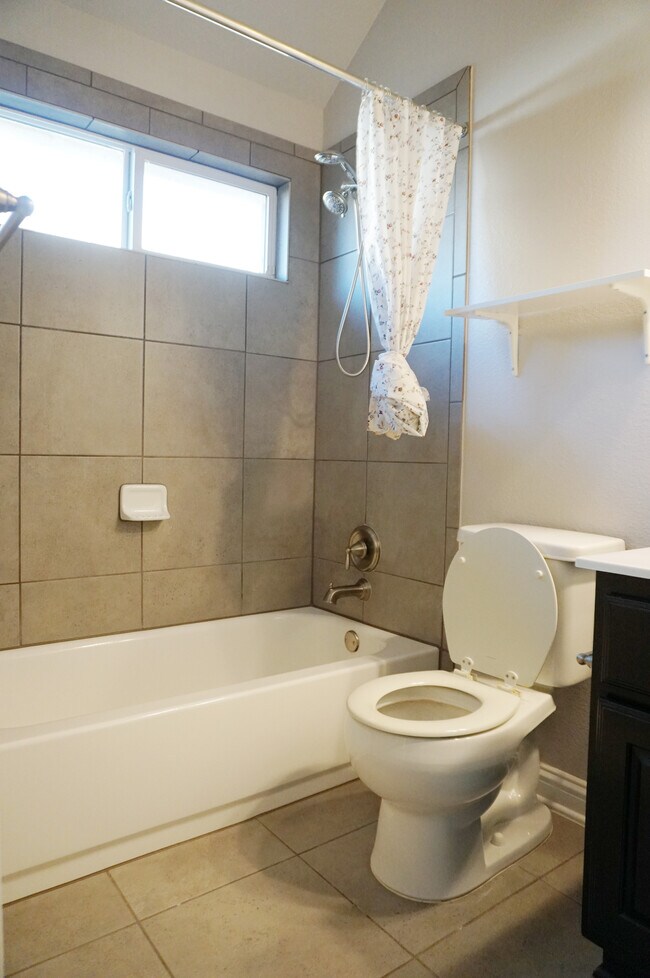 Building Photo - 6620 Estana Ln