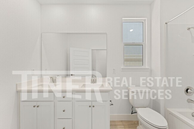 Building Photo - 3062 Pansona St