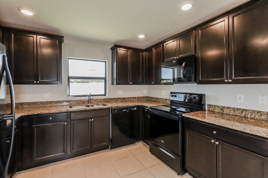 Building Photo - 1714 Chatham Green Cir