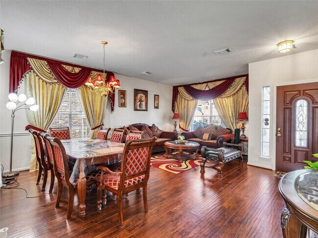 Building Photo - 5514 Gatesprings Ln