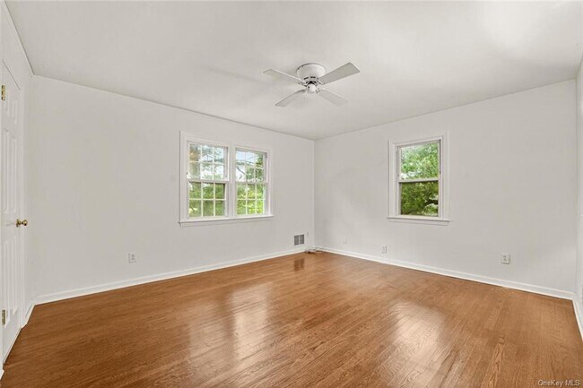 Building Photo - 47 Hommocks Rd