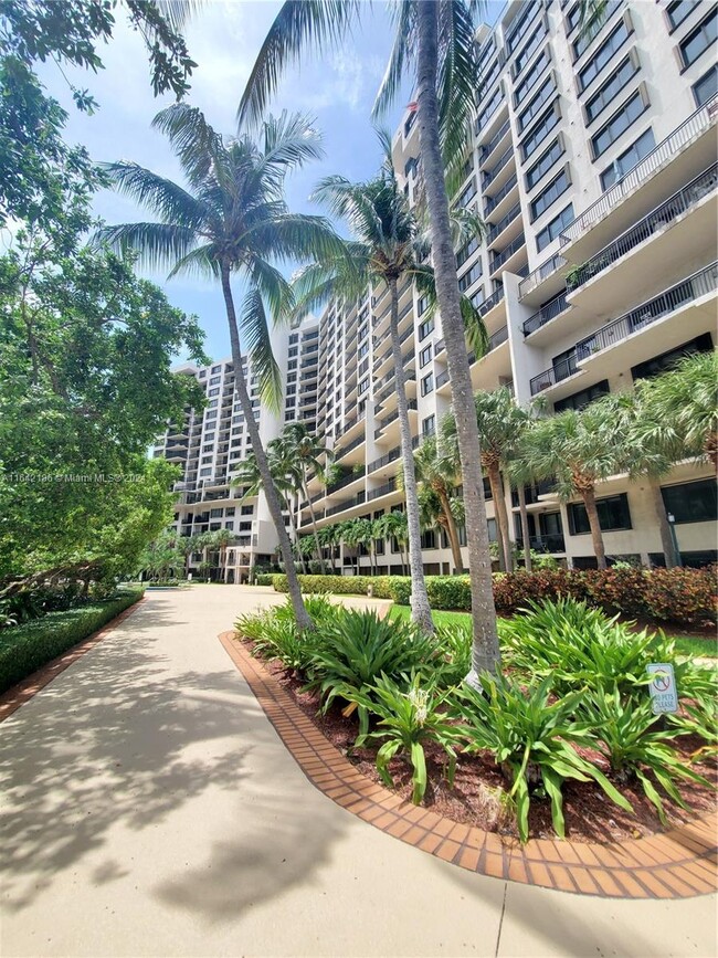 Building Photo - 540 Brickell Key Dr