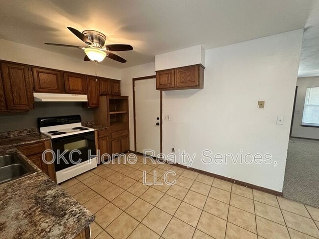 Building Photo - 3112 Beechwood Dr