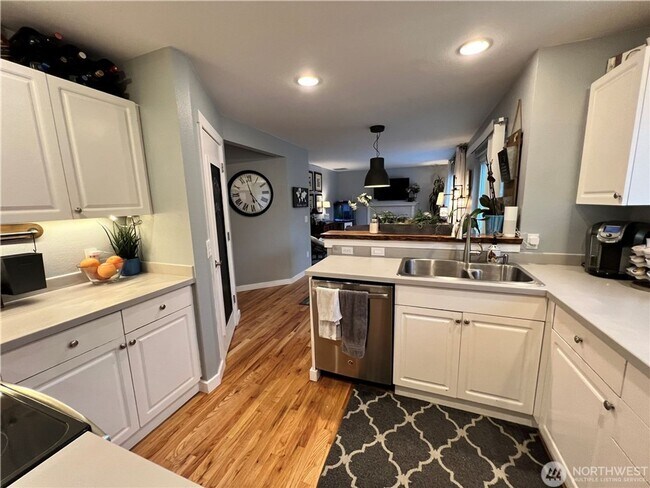 Building Photo - Gorgeous 4 bedroom house in Maple Valley