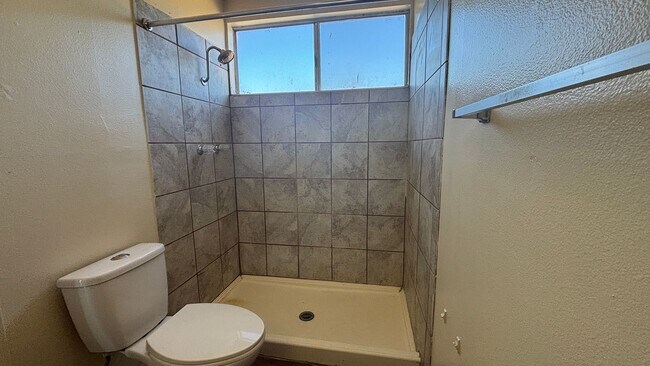 Building Photo - Two Bedroom, Two Bathroom Duplex in Centra...