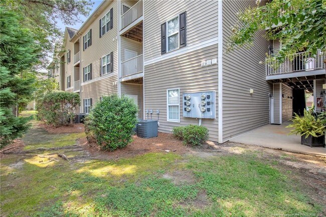 Building Photo - 625 Marshtree Ln