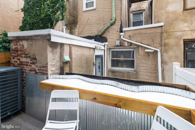 Building Photo - 1006 S Fairhill St