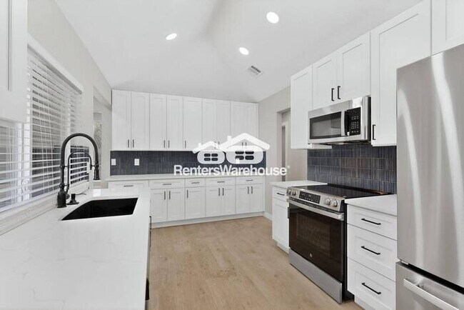 Building Photo - Renovated home in Plano Ready to Be Your Home