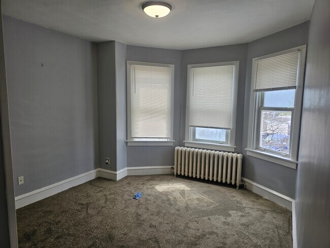 Building Photo - 605 W 25th St
