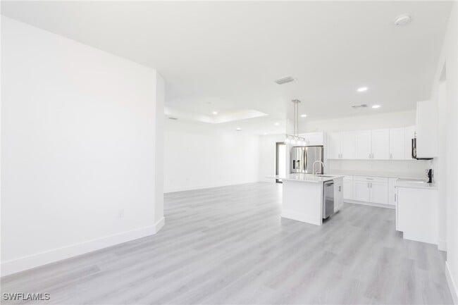 Building Photo - 714 Anaconda Ave S