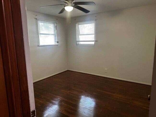 Building Photo - 421 Corvet St