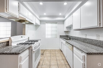 Interior Photo - 409 W Dryden St