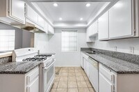Interior Photo - 409 W Dryden St