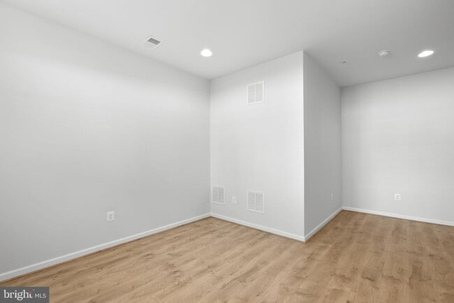 Building Photo - 257 Redpoll Alley