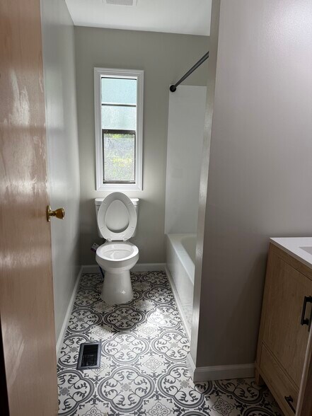 Building Photo - 970 Whippoorwill Way