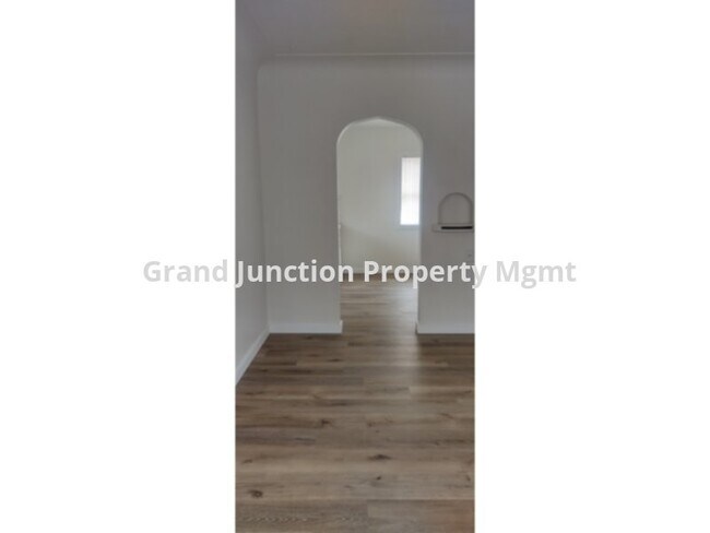 Building Photo - Cute two bedroom home in a quiet neighborhood