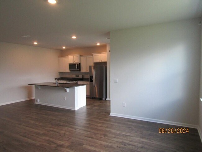 Building Photo - 2155 Ainsley Dr