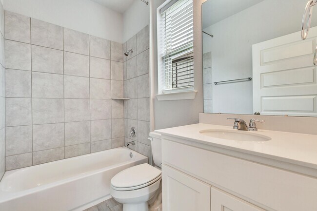 Building Photo - 701 Hays Hill Dr