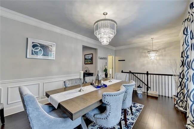 Building Photo - 2185 Mission View Dr NW