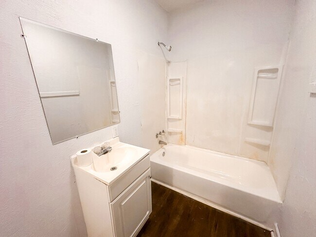 Building Photo - 136 W 37th St