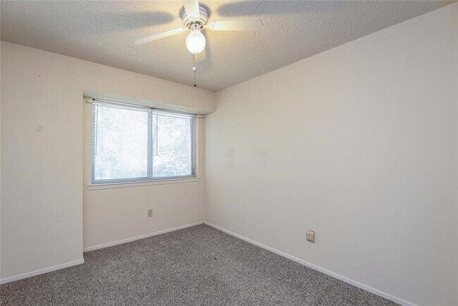 Building Photo - 25518 Chapel Ridge Ln