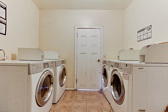 Building Photo - FIRST MONTH FREE! 1 Bedroom Apt, Upstairs ...