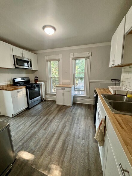 Primary Photo - 3224 Hennepin Ave
