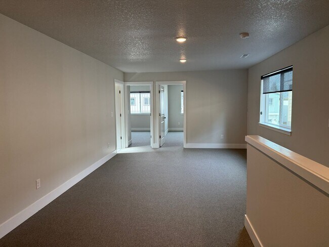 Building Photo - 9814 NE 29th Ave