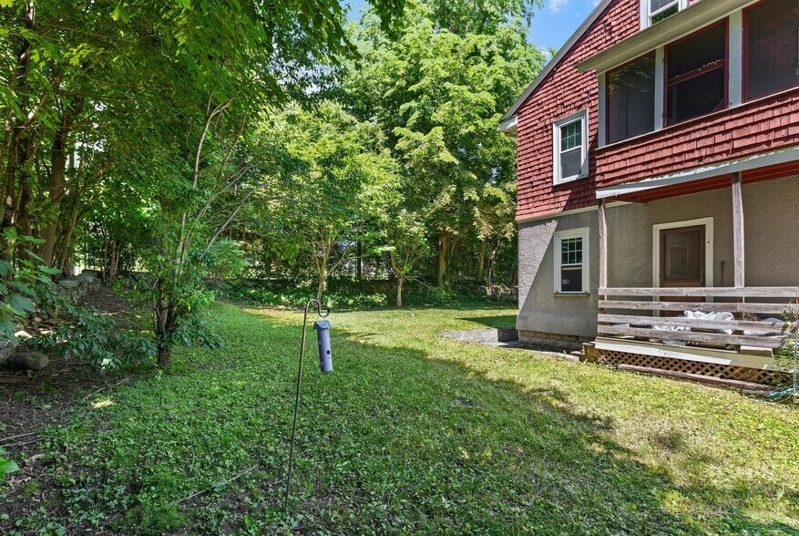 Building Photo - 212 Maplewood St