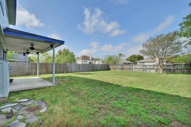 Building Photo - 1609 Lantern Light Dr