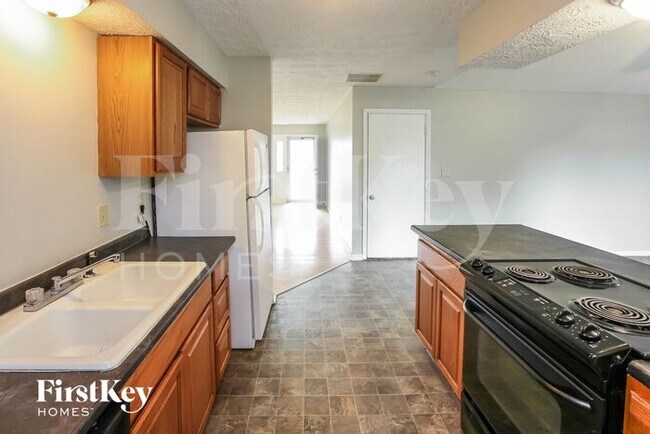 Building Photo - 10100 E 63rd St