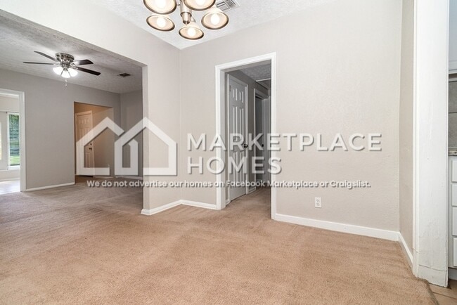 Building Photo - 2042 Detroit St