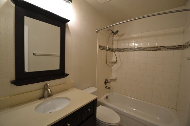 Building Photo - 4 Bed 3 Bath Home in District 20!