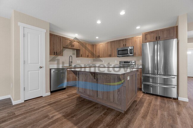 Building Photo - 3 Bedroom 3 Bathroom Home with Attached Ga...