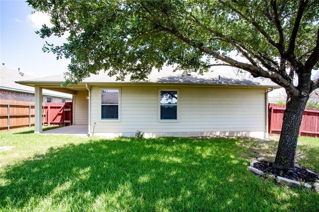 Building Photo - 1200 Rainbow Parke Dr