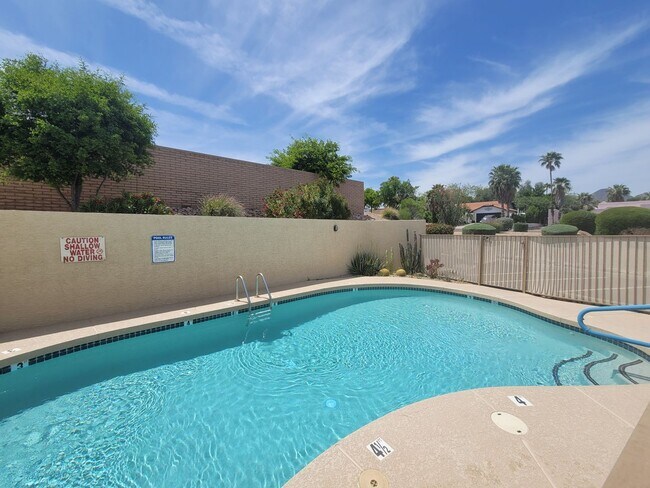 Building Photo - ucarrow107