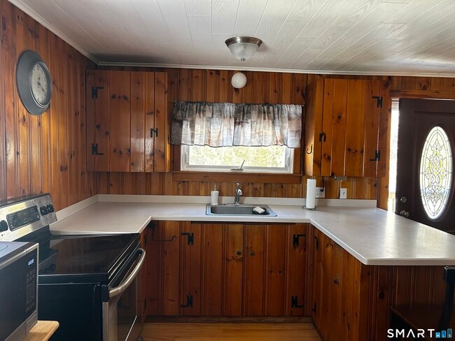 Building Photo - 5 Niles Rd