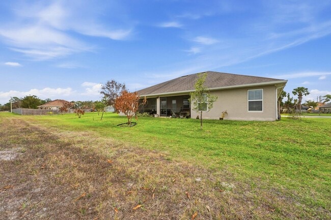 Building Photo - 5923 NW Brianna Ct