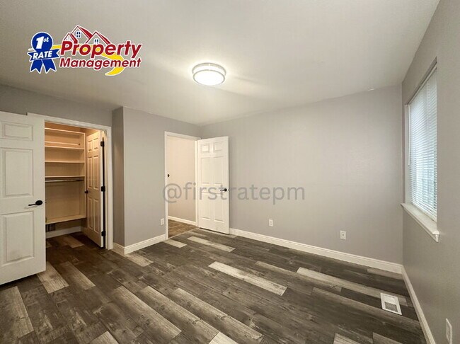 Building Photo - 10042 W Garverdale Ln