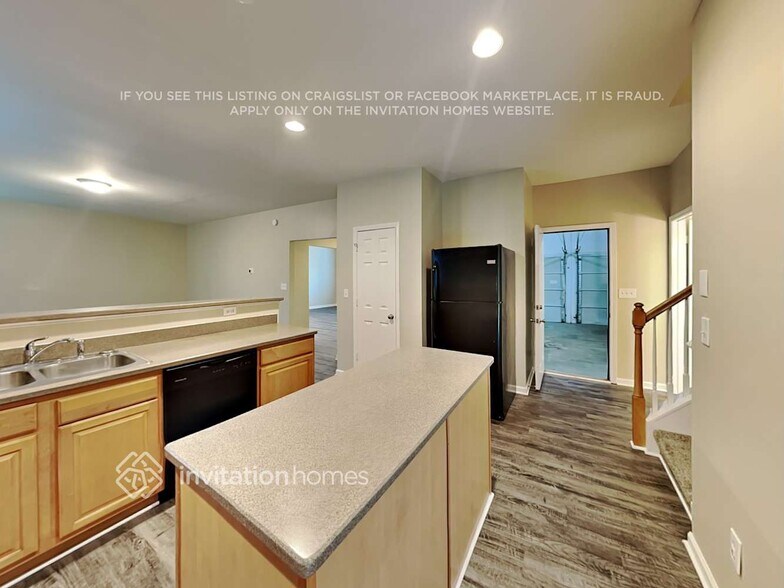 Building Photo - 4400 Savannah Dr
