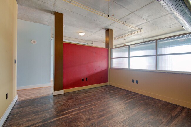 Building Photo - COMING SOON! Affordable Comfort: 1BR/1BA C...