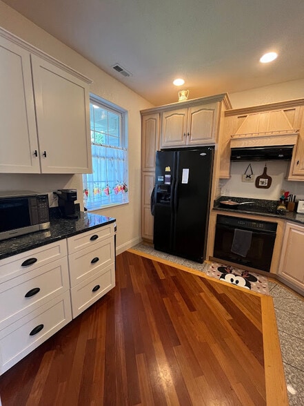 Building Photo - 1655 Briarcrest Dr