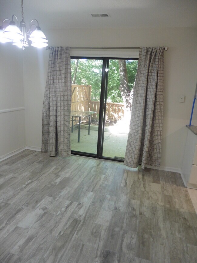 Building Photo - 4257 Lake Ridge Dr