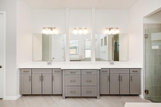 Building Photo - 12655 Wellen Golf St