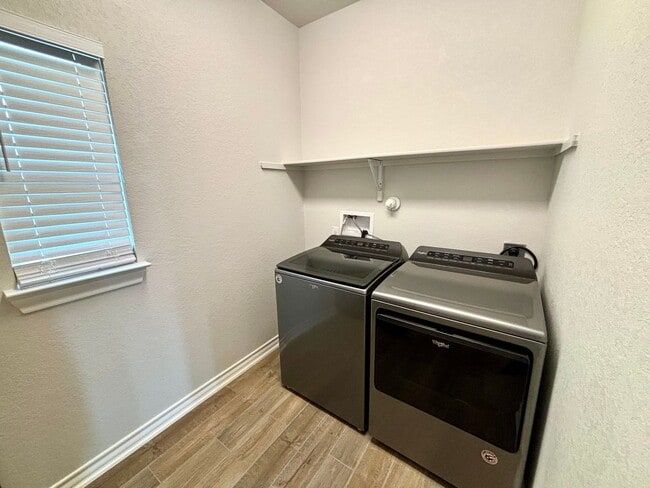Building Photo - Luxury Living in Arcadia Ridge – Corner Lot, 3 Full Baths & Resort-Style Amenities!