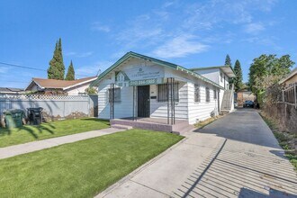 Building Photo - MODERN 2BED/1BATH APARTMENT WITH WASHER/DRYER HOOKUPS | SOUTH LA