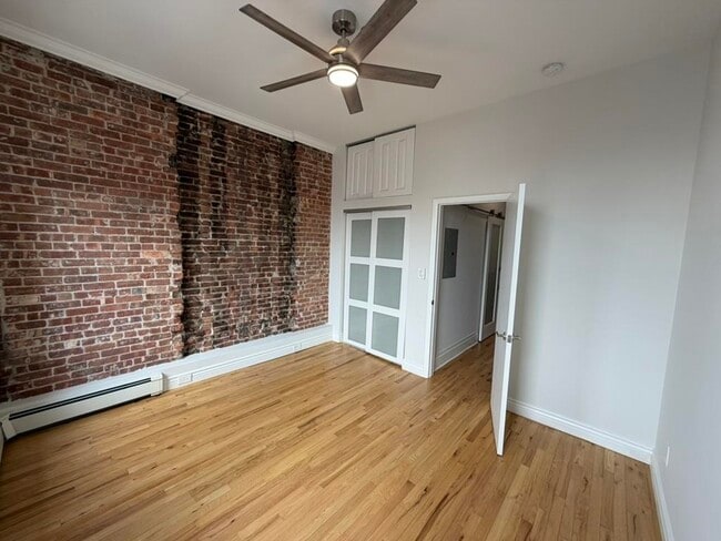 Building Photo - 805 Park Ave